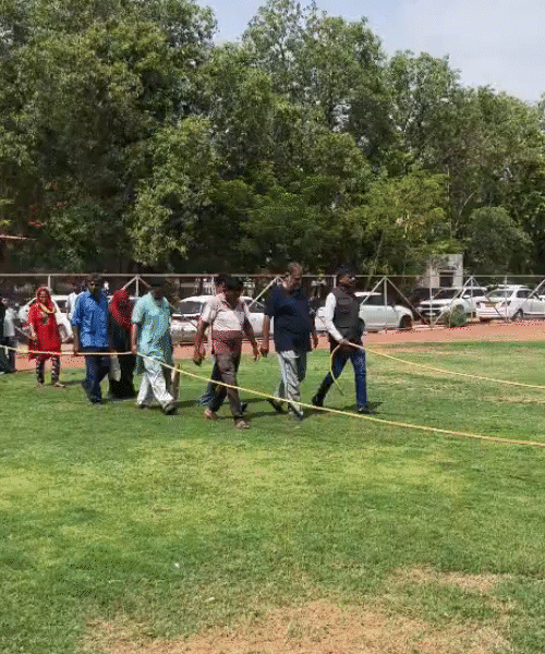 क्राइम ब्रांच कैंपस में सभी की गिनती की गई।